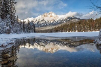 3-Day Authentic Jasper National Park Packaged Tour - Day 1: Calgary to Banff icons, Lake Louise, Moraine Lake, Icefields Parkway