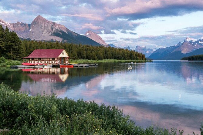 3-Day Canadian Rockies Tour: Yoho & Jasper National Park - Peyto Lake and Crowfoot Glacier: the finish with glacial color and change