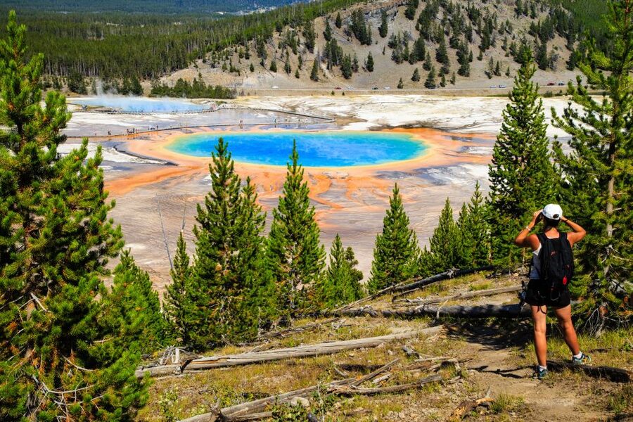 7-Day Yellowstone National Park Rocky Mountain Explorer - Days 4–5: Yellowstone National Park geysers, Old Faithful, and the big loops