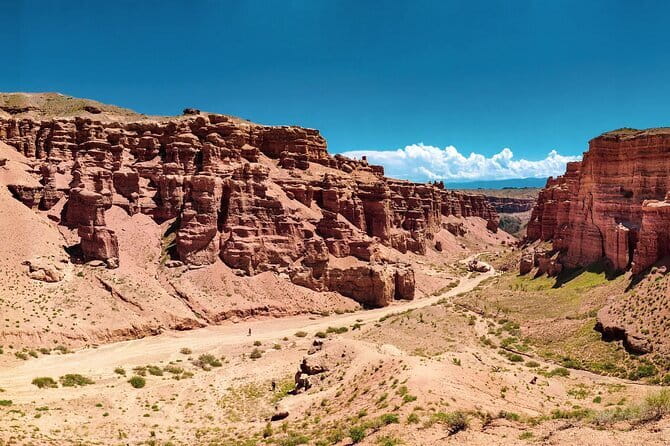 Altyn Emel National Park 2-day small-group jeep tour - Day 2: Aktau Mountains viewpoints and Katutau’s shorter climb