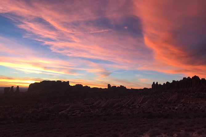 Arches National Park 4x4 Adventure from Moab - The fossil stop: dinosaur tracks in Utahraptor State Park