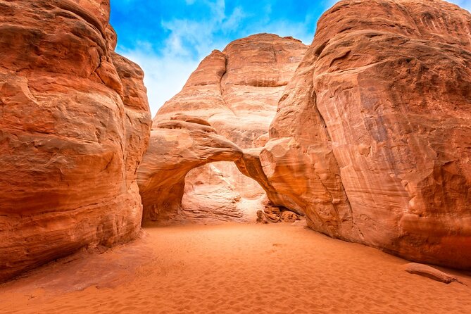 Arches National Park Self-Guided Driving Audio Tour - Moab Fault, La Sal Mountains, Three Gossips, and the view you didn’t plan for