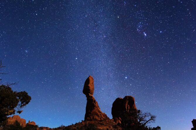 Astro-Photo, Hiking and Stargazing Tour in Arches National Park - Where you start: Windows Section Parking Lot under a dark sky