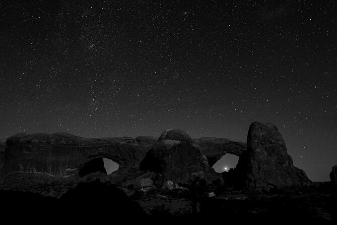 Astro-Photo, Hiking and Stargazing Tour in Arches National Park - Small group size: easier help and a calmer vibe