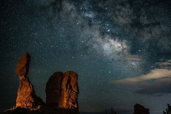 Astro-Photo, Hiking and Stargazing Tour in Arches National Park - Cool desert evenings and fewer crowds: the real value of going at night