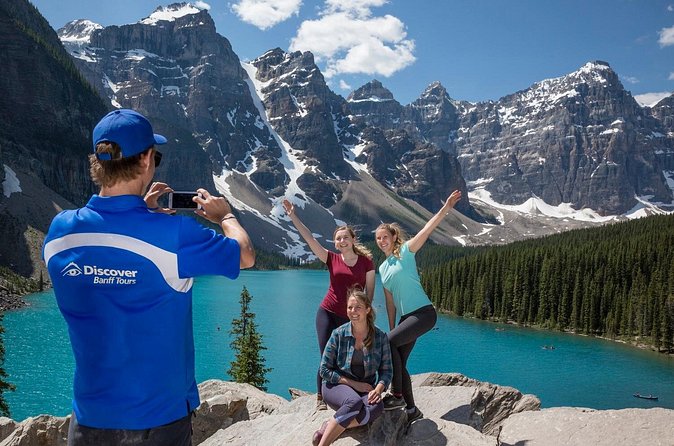 Banff National Park Tour with Lake Louise and Moraine Lake - The guide experience: what “small group” really buys you