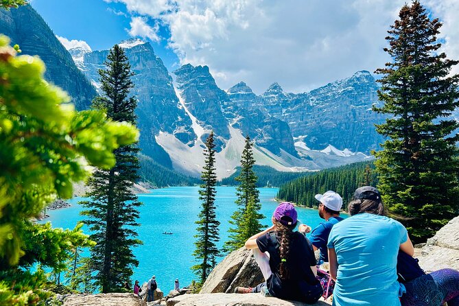 Calgary/Canmore/Banff: Enchanting Banff National Park Day Tour - Moraine Lake: the turquoise view that changes with the light