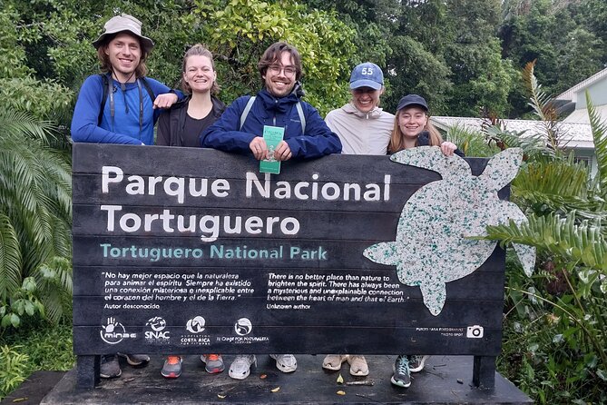 Canoe experience exploring Tortuguero National Park - 2.5–3 hours on the water: how your channel time usually unfolds