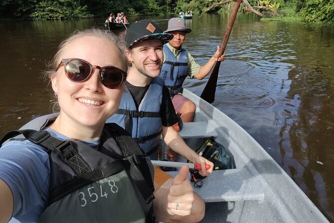 Canoe experience exploring Tortuguero National Park - Meet Andrew and get ready: the 6-person group feel