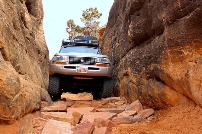 Canyonlands National Park Needles District by 4x4 - Moab to Canyonlands Needles: the day starts with a long, worth-it drive