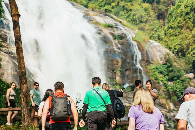 Chiang Mai: Doi Inthanon National Park Eco-Friendly Tour - Twin Pagodas: royal memorials with big viewpoint payoffs