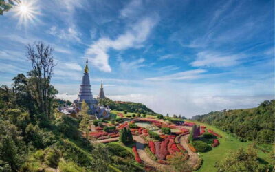 Chiang Mai:Doi Inthanon National Park & Hike at Kew Mae Pan - King and Queen pagodas: temple calm with a simple dress rule