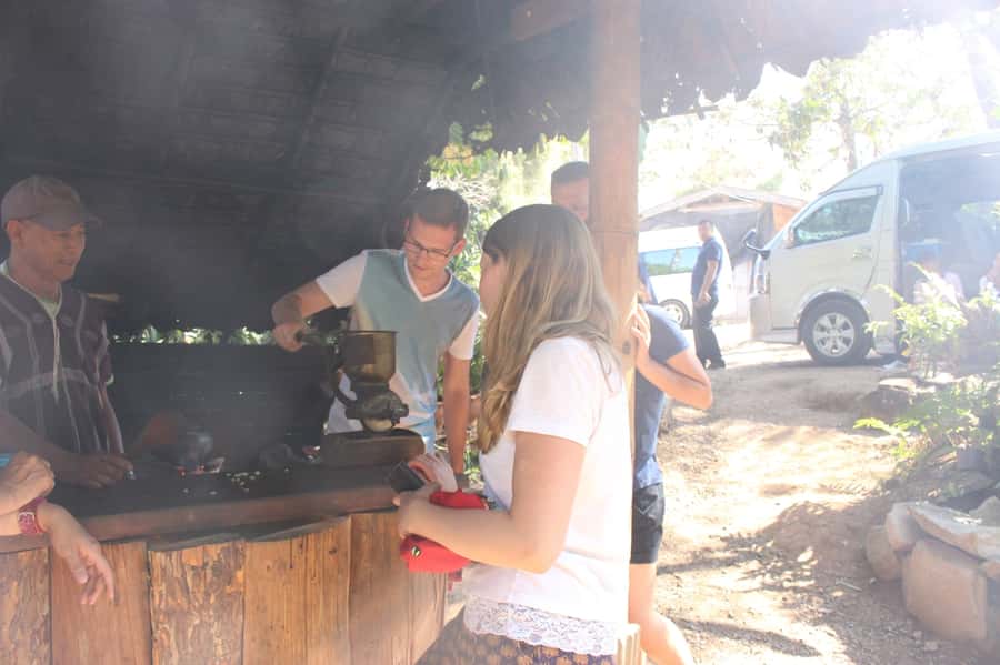 Chiang Mai: Doi Inthanon National Park with Ticket & Lunch - Hill tribe market browsing: fresh produce and handmade finds