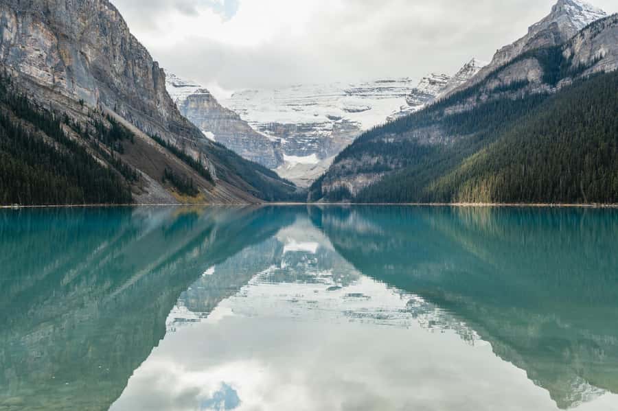 From Calgary: Private Banff National Park Day Trip - Lake Louise and Moraine Lake in One Day: The Icon Pairing