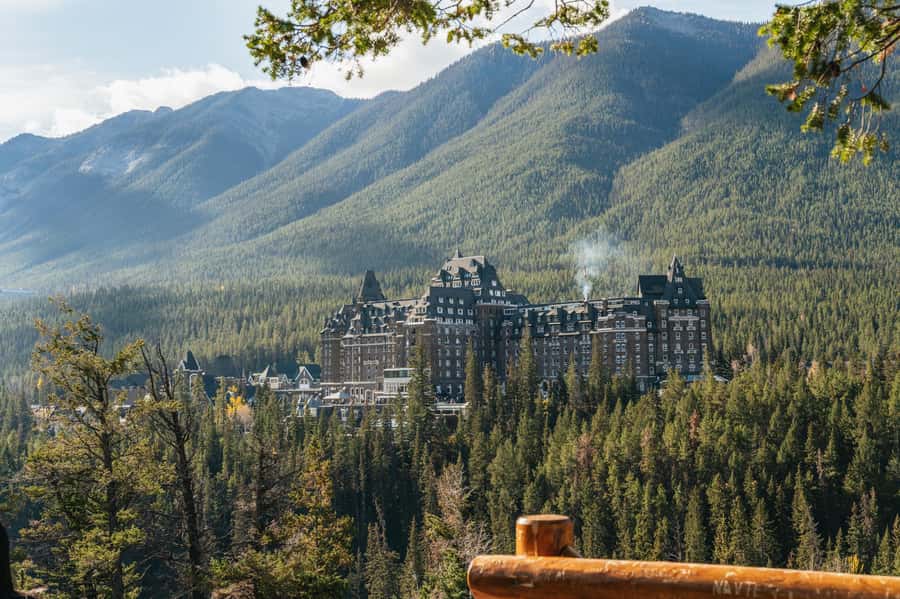 From Calgary: Private Banff National Park Day Trip - Parking, Waiting Lines, and Why a Dedicated Driver Matters
