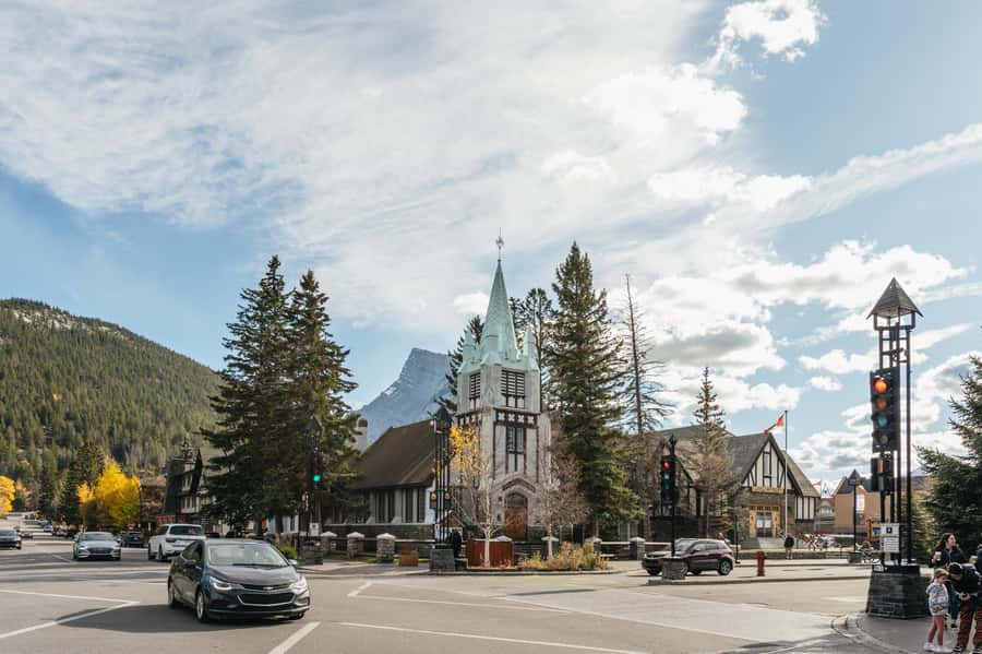 From Calgary: Private Banff National Park Day Trip - Guides and Pace: What You Can Expect From the Human Side