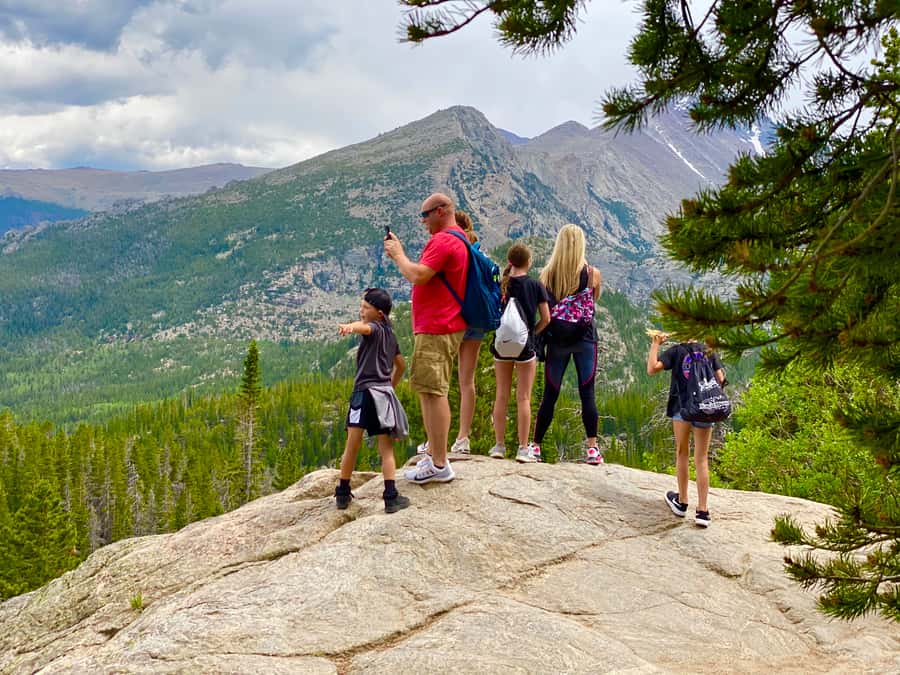 From Denver: Rocky Mountain National Park Day Trip and Lunch - Picnic lunch with mountains behind you