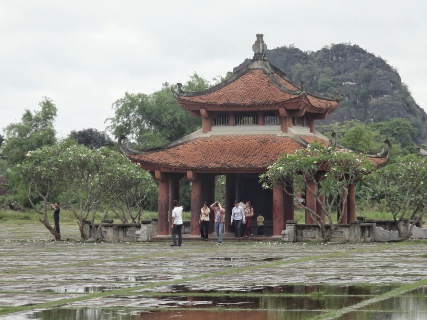 From Hanoi: Ninh Binh & Cuc Phuong National Park 2-Day Tour - The return to Hanoi by limousine: finishing strong, not tired and stranded