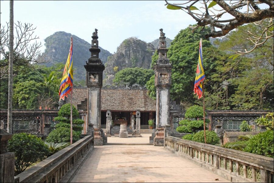 From Hanoi: Ninh Binh & Cuc Phuong National Park 2-Day Tour - Cuc Phuong’s primate rescue center: conservation you can learn from