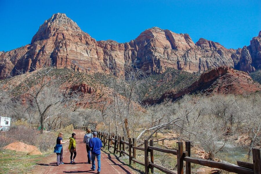 From Las Vegas: Zion and Bryce National Park Overnight Tour - Group size and pace: shared calm or private quiet