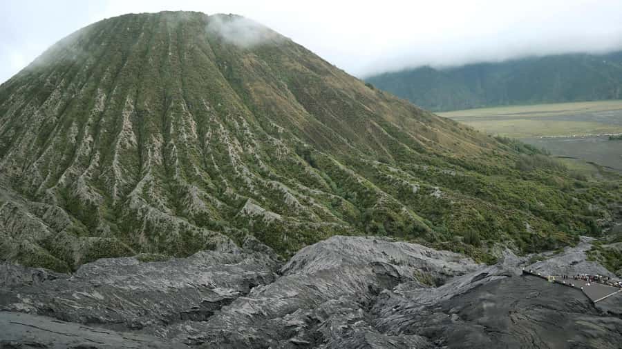 From Malang/Surabaya: Mount Bromo Sunrise Ultimate (Shared) - Crowd reality at Penanjakan: arriving early is your advantage