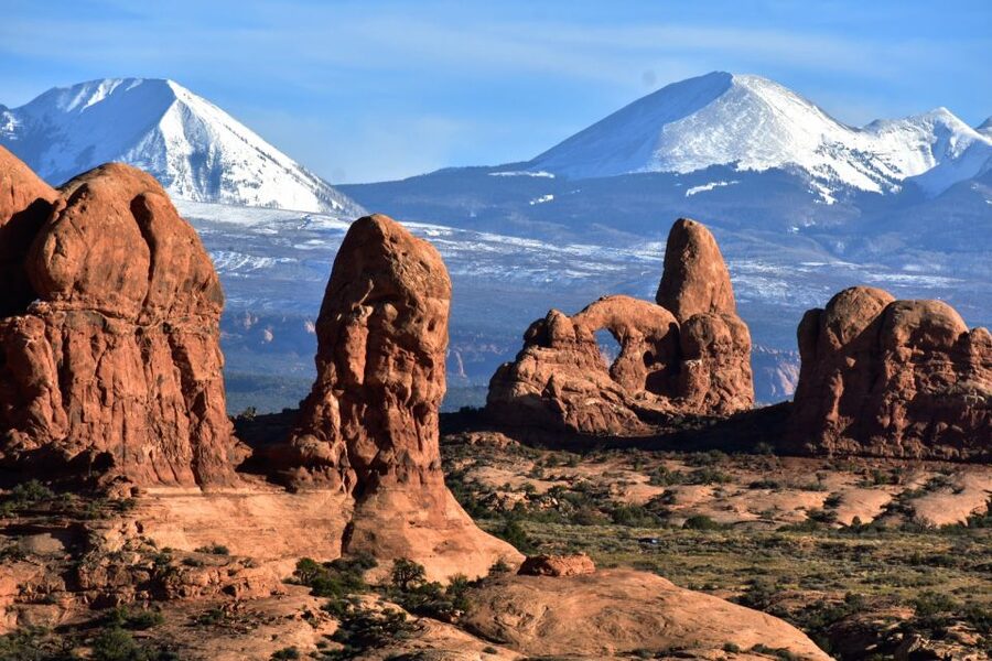 From Moab: Arches National Park 4x4 Drive and Hiking Tour - Morning Hike in Arches: Moderate Effort, Big Reward