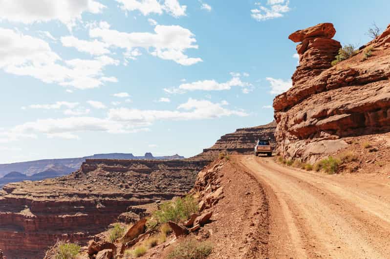 From Moab: Sky District Canyonlands National Park 4x4 Tour - Moab pickup and the Colorado River approach