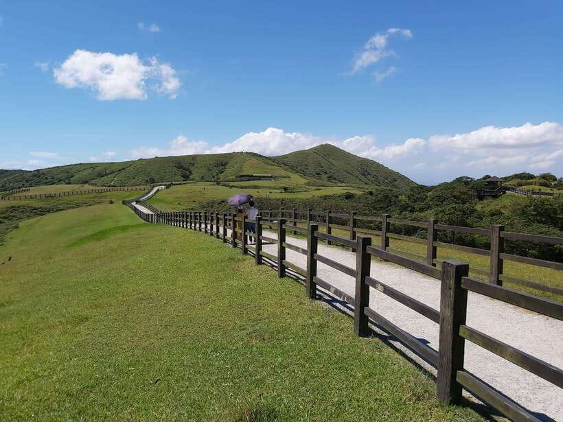 From Taipei: Beitou and Yangmingshan National Park Day Tour - Lengshuikeng and Xiaoyoukeng: Where Volcanic Reality Shows Up