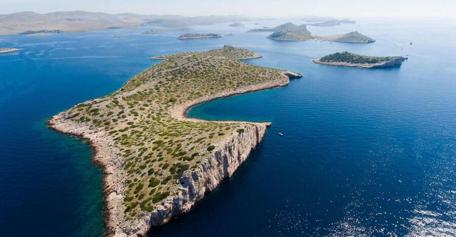 From Zadar: Private Speedboat Tour of Kornati National Park - Mana Island and fortress panoramas: where your camera starts working