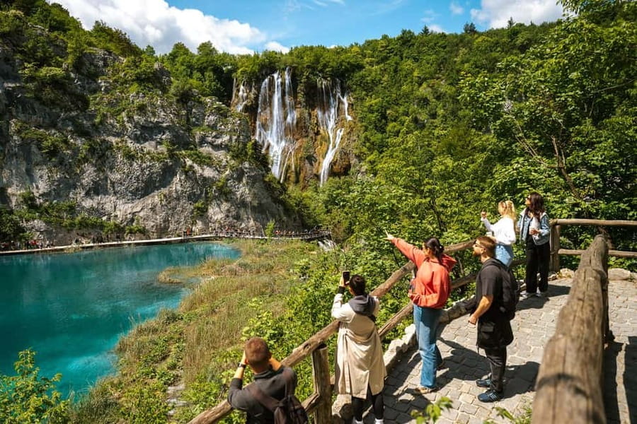 From Zagreb: Plitvice Lakes National Park Tour with Tickets - Key highlights worth waking up for