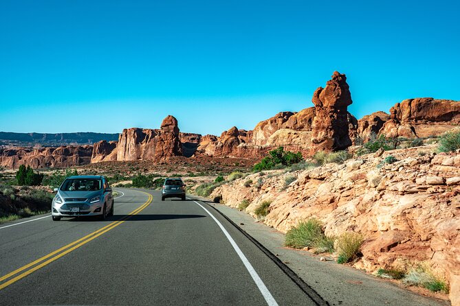 Full-Day Audio Driving Tour of Arches National Park - Food, water, and practical comfort for a long Arches day