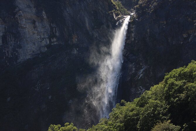 Full-Day Private Taroko National Park Tour from Hualien City - Yanzikou Trail: A Quick Stroll Into a Tall Marble Canyon