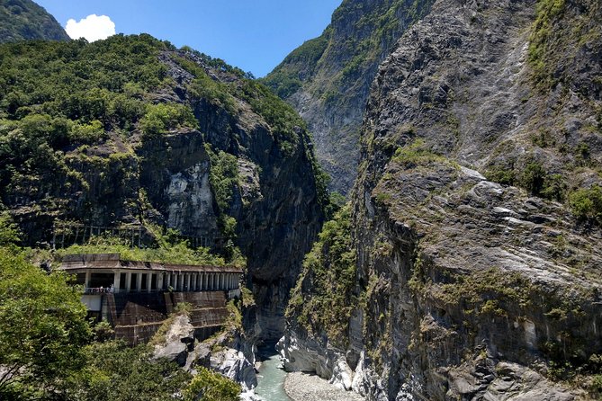 Full-Day Private Taroko National Park Tour from Hualien City - Shakadang Trail: Turquoise River Views With a Comfortable Pace
