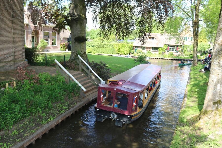Giethoorn: Village & National Park Canal Cruise with Coffee - Best Time to Go: Avoid the Canal Traffic Feel