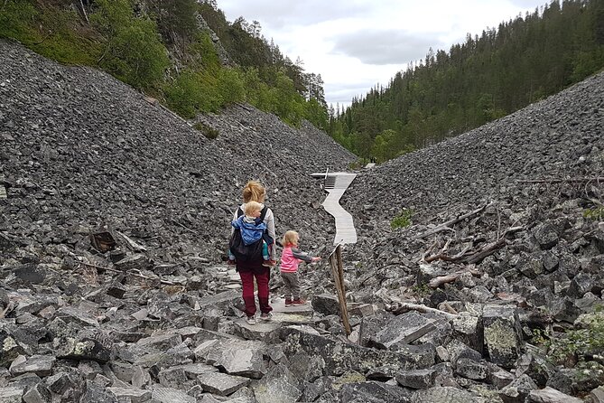 Guided easy hike in Finland deepest gorge in Pyhä-Luosto National Park - Logistics that make the day easier (and what to watch for)