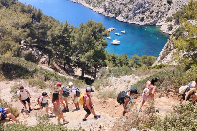 Guided hike in the Calanques National Park - Photo stops and guide commentary: how the park becomes more than a view