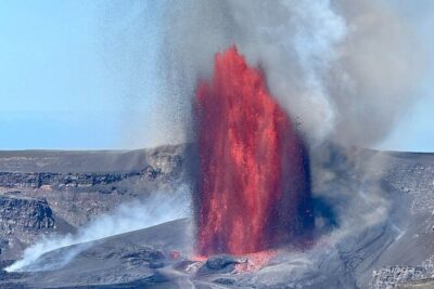 Hawaii Volcanoes National Park and Hilo Highlights Small Group Tour - Hilo Basics That Set the Tone: Liliuokalani Gardens and Rainbow Falls