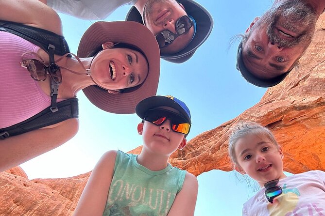 HIGHLY RATED Arches National Park Sightseeing Tour From Moab Utah - Balanced Rock: The Short Walk That Feels Like Gravity’s Joke