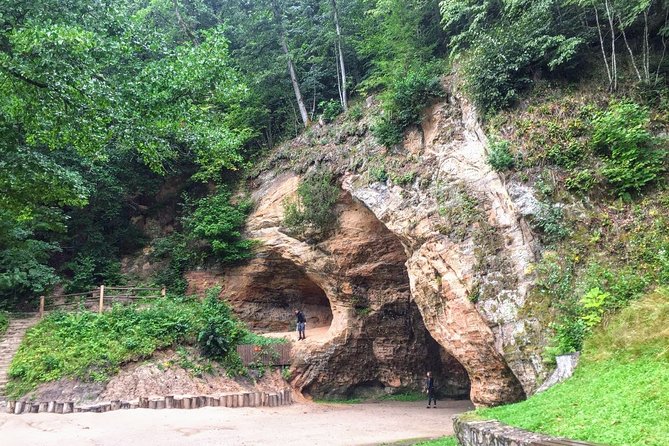 Hiking in Gauja National Park - Stop 1: Velnalas klintis and Velna ala
