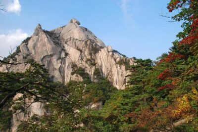 Hiking in Seoul : Bukhansan National Park - Route Choices: Seunggasa Temple vs Bibong Path