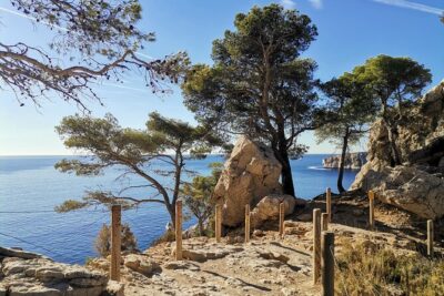 Hiking in the Calanques National park from Marseille - Meeting at Luminy and getting to the trails without bus stress