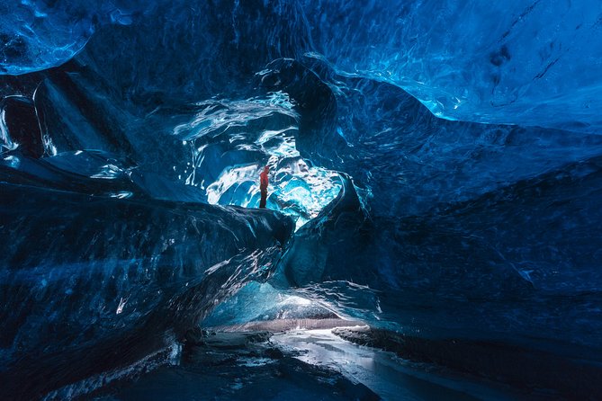 Ice Cave Tour in the National Park of Vatnajökull - Inside the Ice Cave on Vatnajökull: Time, Light, and Movement