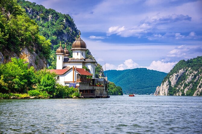 Iron Gate NP Tour with 2 viewpoints - Winter Edition - Golubac Fortress: a one-hour fortress stop with real cliff energy