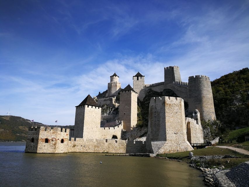 Iron Gate Tour: Golubac Fortress, Lepenski Vir+National Park - Guides in English: what makes the explanations click