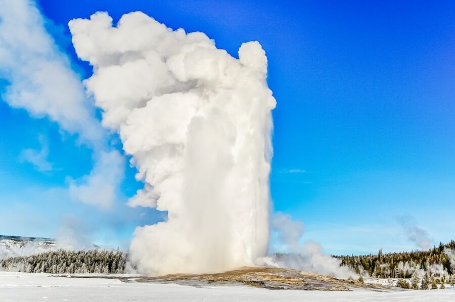 Jackson: 2-Day Yellowstone National Park Tour with Lunches - Day 1 Upper Loop: geyser basins, boardwalks, and the Yellowstone canyon zone