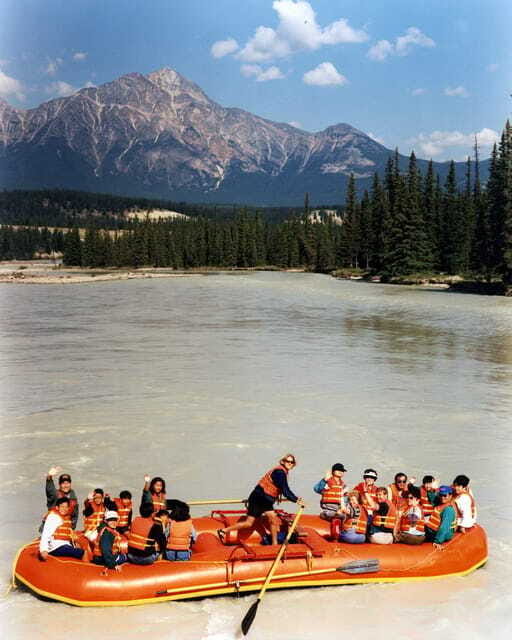 Jasper: Jasper National Park Easy 2-Hour Rafting Trip - Dogs on board: plan your departure if you want a no-dog trip