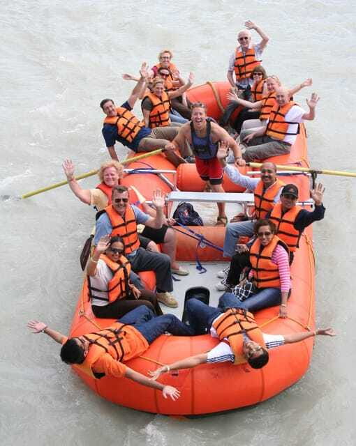 Jasper: Jasper National Park Easy 2-Hour Rafting Trip - The 25-foot oar raft: why it feels safe and stays fun