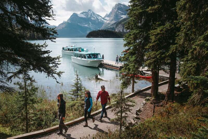 Jasper National Park: Maligne Lake Cruise With Guide - Maligne Lake in Jasper National Park: why this cruise feels different