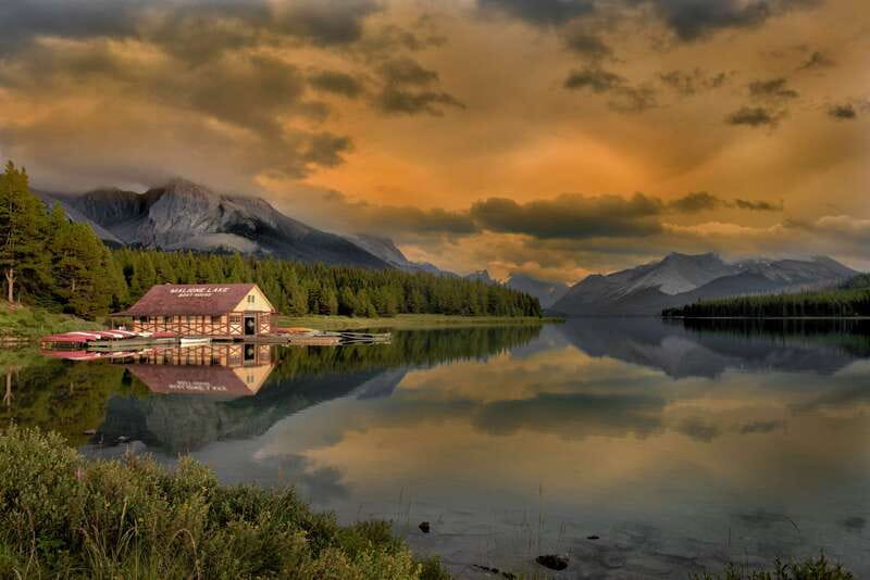 Jasper National Park: Maligne Lake Cruise With Guide - What the day feels like on the water (distance, stops, and pacing)