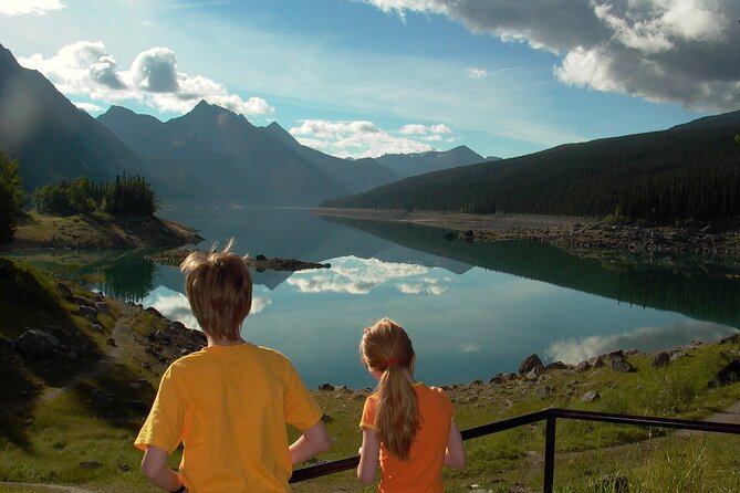 Jasper National Park Tour: Maligne Valley, Medicine Lake and Spirit Island - Medicine Lake: The Vanishing Water Photo Stop That Actually Teaches You Something